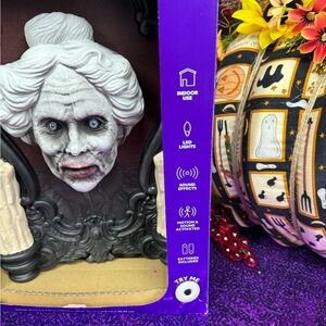 Halloween animated motion sensor picture